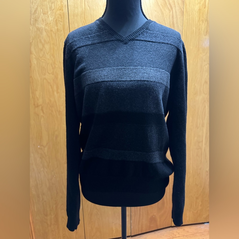 Calvin Klein Merino Wool 100% V Neck Black and Gray Sweater Size M